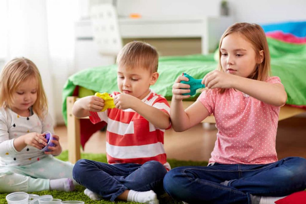 مزایای بازی با اسلایم برای کودکان